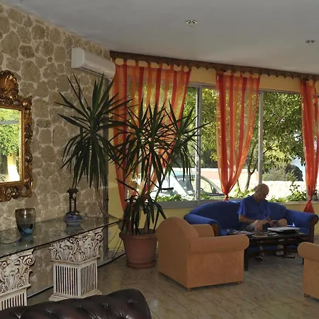 فندق Blue Princess And لياباديس